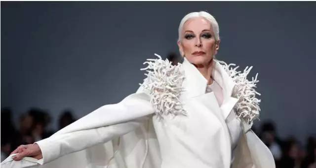 豔壓群芳！87歲超模「一年只花120塊」買保養品　拍攝寫真「身材仍如少女」不老秘訣大曝光　