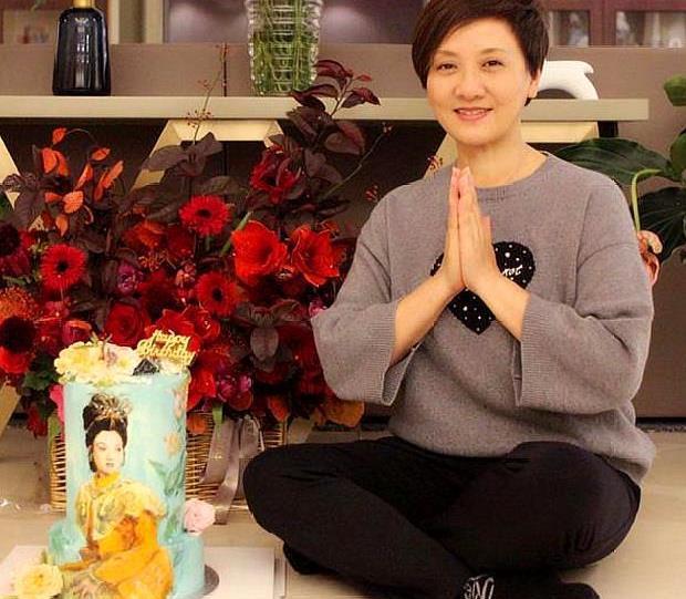 張國立為61歲愛妻慶生「蛋糕藏愛意」　老婆衣著樸素氣質不減當年！