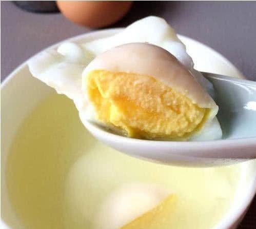 30年大廚教你煮出又圓又嫩荷包蛋，不需要勺子，一個小動作搞定！