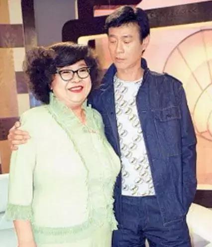 元配退位她上位！一起走過風雨28年沒緋聞  鄭少秋「演唱會向她深情告白」：有個好老婆真好