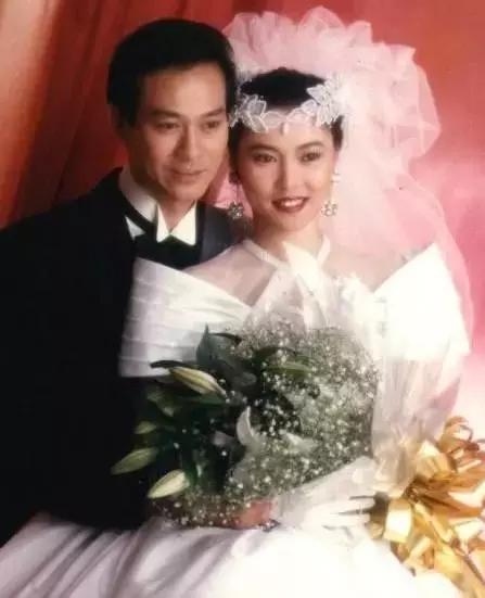 元配退位她上位！一起走過風雨28年沒緋聞  鄭少秋「演唱會向她深情告白」：有個好老婆真好