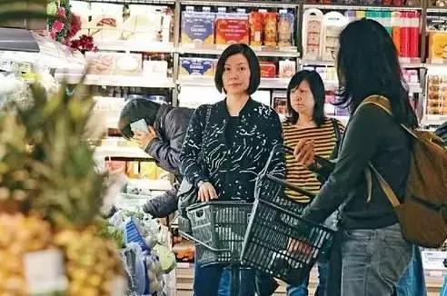 元配退位她上位！一起走過風雨28年沒緋聞  鄭少秋「演唱會向她深情告白」：有個好老婆真好