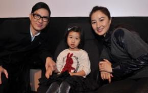 張家輝12歲女兒住上億豪宅，自己卻被拍到穿著...勤儉精神令人讚嘆！