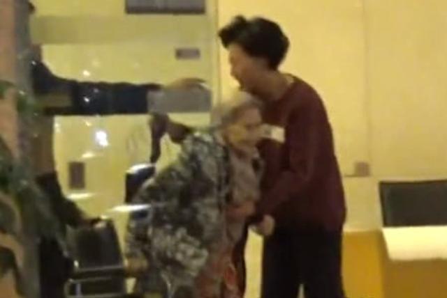 亮麗背後的樸實孝心！葉蒨文「推掉百萬商演」 寸步不離照顧90歲母親：不想再有遺憾