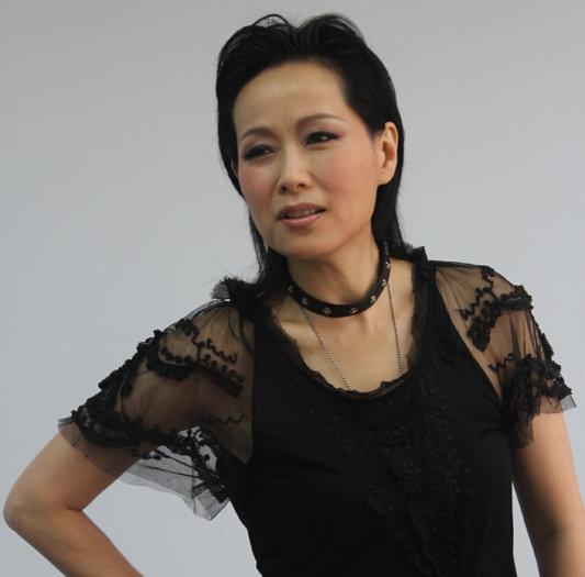 25歲嫁入豪門「多年膝下無子」　出道38年零緋聞「55歲要啞忍丈夫偷吃」