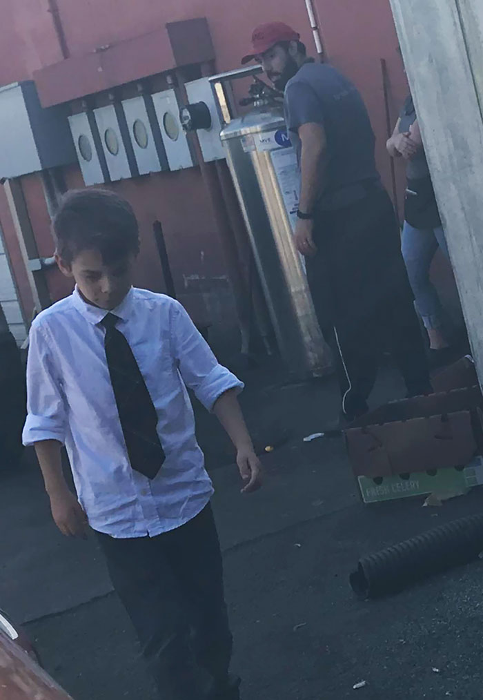 小男孩萬聖節「扮成最敬愛的英雄」沒人認出他扮誰!角色曝光「天下家長秒被感動」:真的是英雄