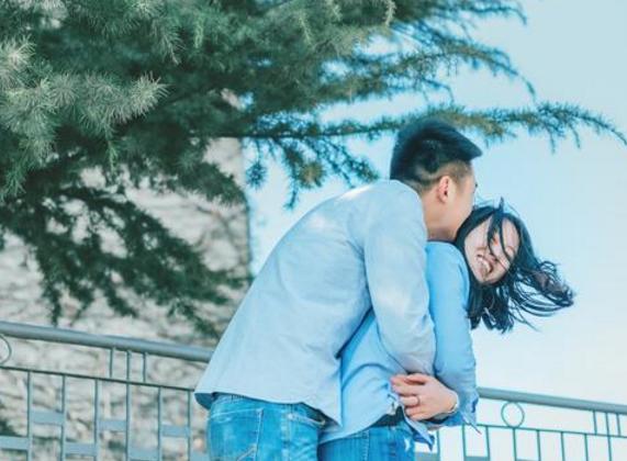 男人心中如果惦記你，他會在3個時候主動聯繫你！