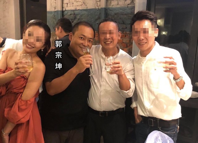 離婚風波擴大！柯以柔老公開車「飄出濃濃X味」強辯被拆穿 　她隔天「嘲諷回應」網讚超霸氣