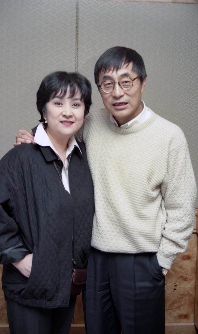 82歲謝賢與小49歲女友分手！談當年甄珍變心表示「不怪她」 用三個字形容劉家昌