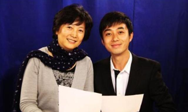 剛畢業就成知名電視台主持人！不顧家人反對嫁給窮小子　如今丈夫成影帝