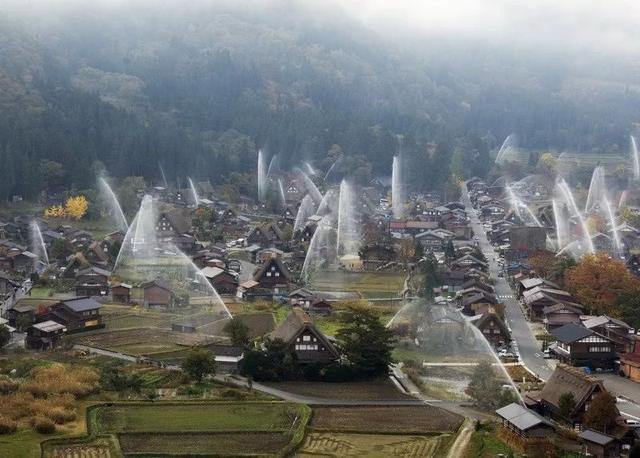 冬天旅遊勝地！日本最美鄉村「合掌村」此生必去  114棟茅草房「夜晚點燈雪景」美翻：彷彿走進童話中