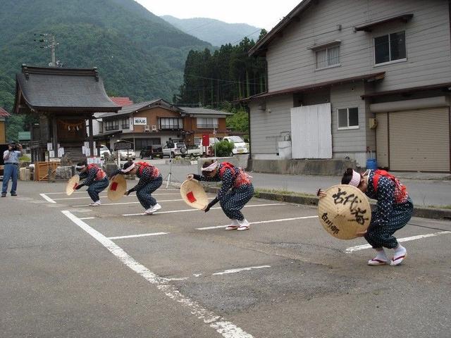 冬天旅遊勝地！日本最美鄉村「合掌村」此生必去  114棟茅草房「夜晚點燈雪景」美翻：彷彿走進童話中