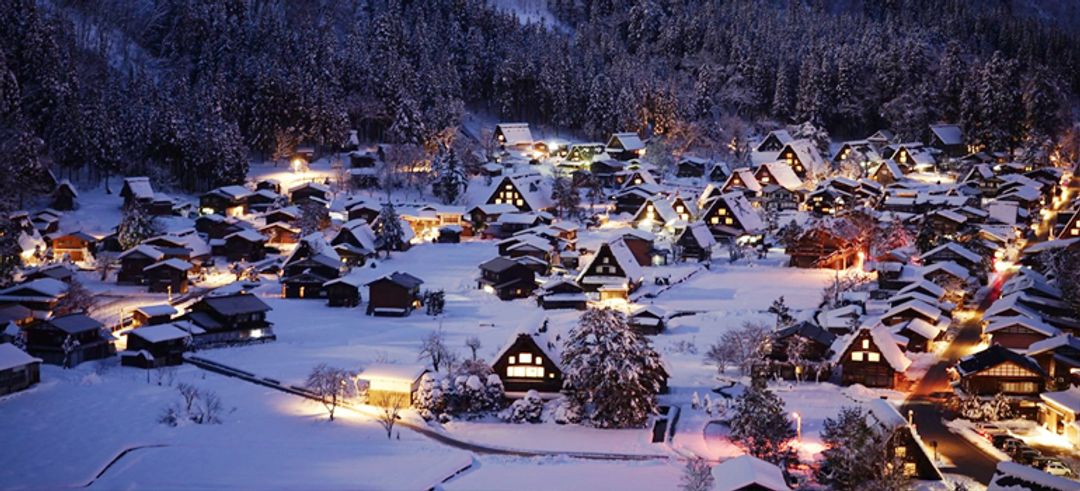 冬天旅遊勝地！日本最美鄉村「合掌村」此生必去  114棟茅草房「夜晚點燈雪景」美翻：彷彿走進童話中
