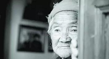 那個和我爭吵一輩子的男人，走了！