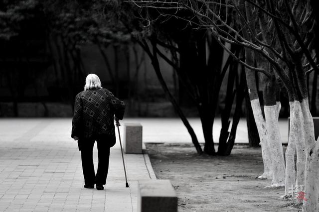 那個和我爭吵一輩子的男人，走了！