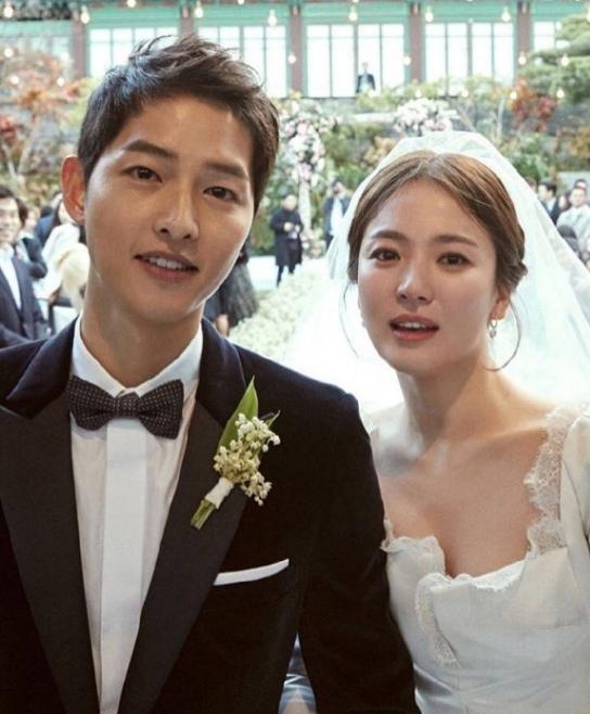 童話故事是真的！宋慧喬結婚一周年　店家爆料宋仲基「婚前追老婆舉動」根本寵妻達人