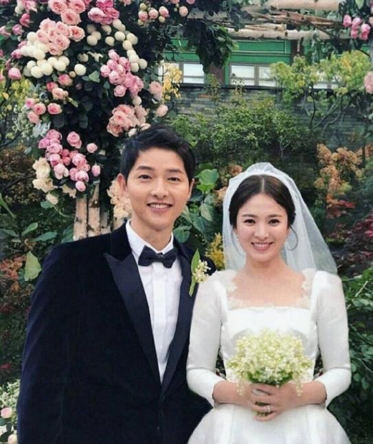 童話故事是真的！宋慧喬結婚一周年　店家爆料宋仲基「婚前追老婆舉動」根本寵妻達人