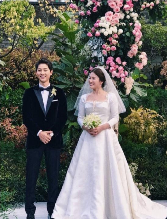 童話故事是真的！宋慧喬結婚一周年　店家爆料宋仲基「婚前追老婆舉動」根本寵妻達人