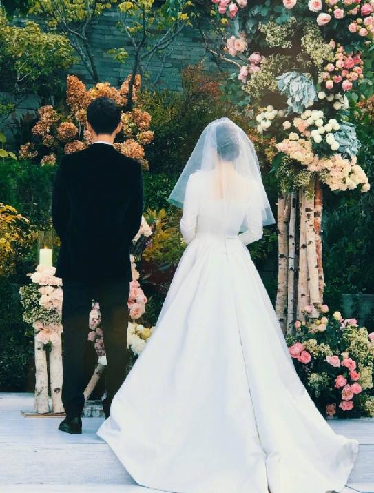 童話故事是真的！宋慧喬結婚一周年　店家爆料宋仲基「婚前追老婆舉動」根本寵妻達人