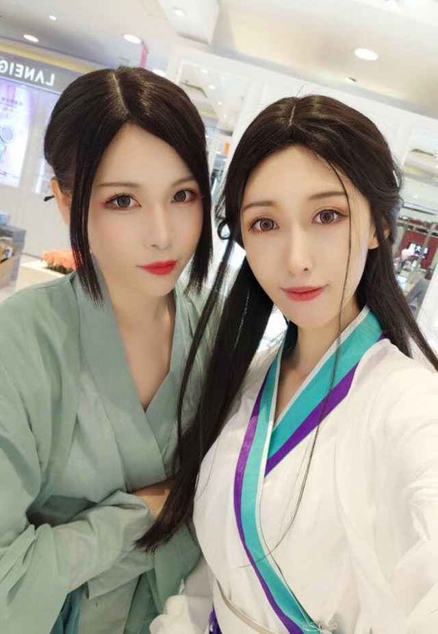 撞見「青蛇白蛇」買飲料！200cm巨大蛇尾蠕動　網友肉搜出「超唯美正面照」暴動：娘子我來了