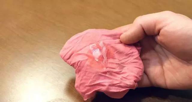 「凡士林」秋冬天用來滋潤乾燥肌膚！其實還有「10種妙用」省錢又方便