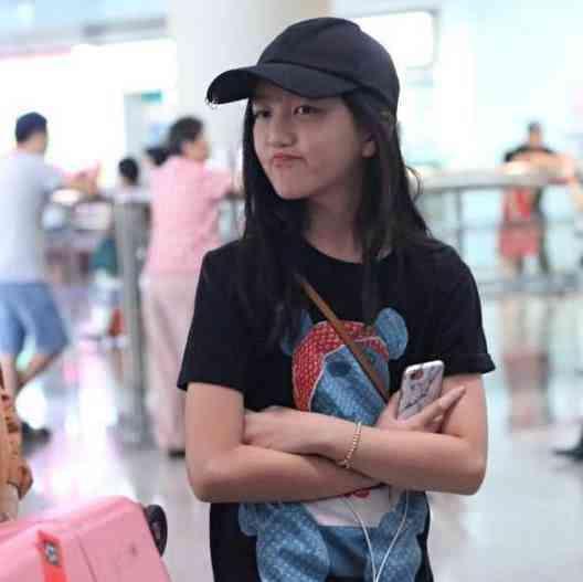  李嫣經過3次手術後，嘴唇恢復，李亞鵬開心分享李嫣最新正面照！