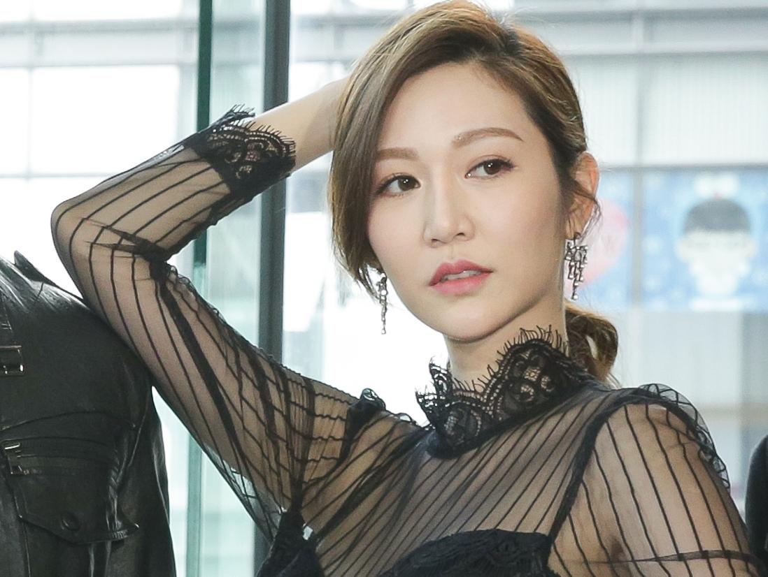 曾莞婷深夜發文宣布「終於嫁出去了～」　羞認「有個很穩定的朋友❤」連媽媽也很放心