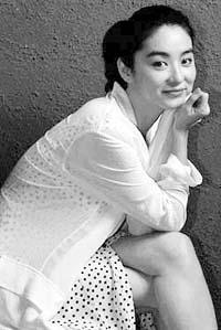 林青霞失散36年的姐姐 ！樂當「樸素退休教師」不怪父親不羨明星妹：平靜的生活很好