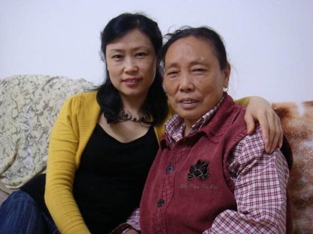 60歲生日時女兒送我一個手鐲!她「電話中的回應」卻讓我心裡發寒