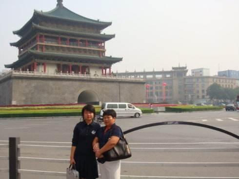 60歲生日時女兒送我一個手鐲!她「電話中的回應」卻讓我心裡發寒