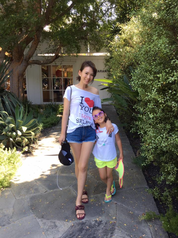 從沒讓女兒碰3C!Melody得知「小女兒重度近視」自責不已 戴上眼鏡「原來媽媽只有一個」讓她無法忘懷