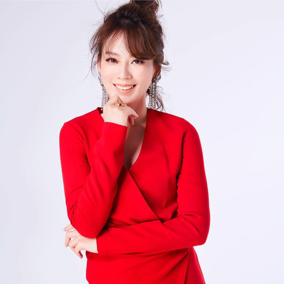 從沒讓女兒碰3C!Melody得知「小女兒重度近視」自責不已 戴上眼鏡「原來媽媽只有一個」讓她無法忘懷