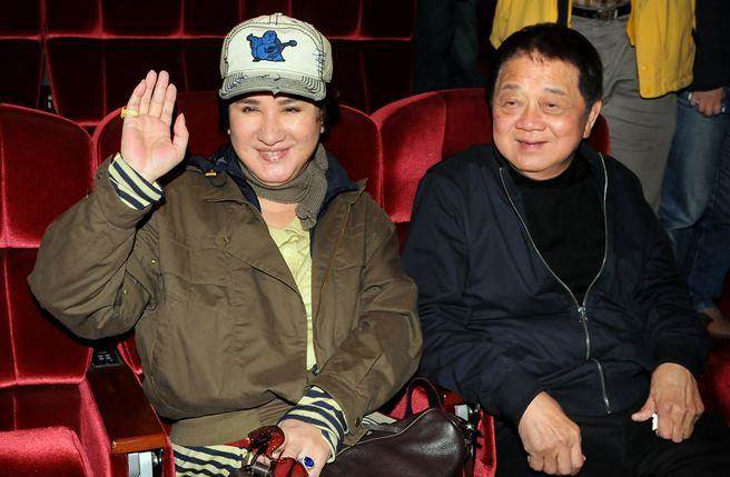 奉獻一生！楊麗花淚曝「痛失自己的孩子」甘願當後媽35年　再三容忍尪背叛：「願做你背後的女人」