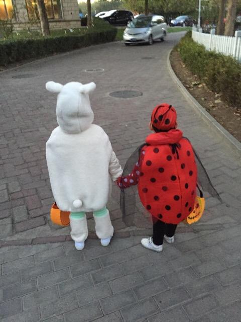 當年她靠「萬人迷」一炮而紅！炒股豪賺…轟動演藝圈　喜嫁富商老公背景不簡單