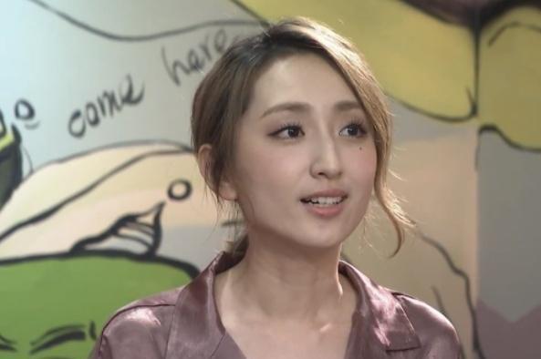 18歲閃嫁初戀離婚!31歲拿下金鐘視后 如今甜嫁交往5年演員老公…人人稱羨