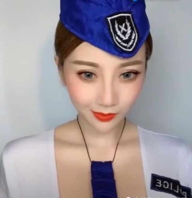 超美空姐「皮膚白皙美翻天」！卸妝後「露出真容」網愣住：不敢相信女人了