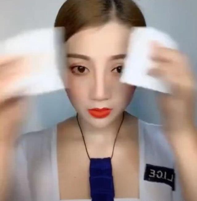超美空姐「皮膚白皙美翻天」！卸妝後「露出真容」網愣住：不敢相信女人了