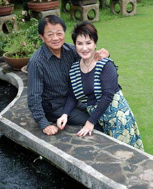 婚姻早變調！楊麗花密友爆料「夫妻分居4大內幕」　被控「故意不生小孩」數十億家產沒她份