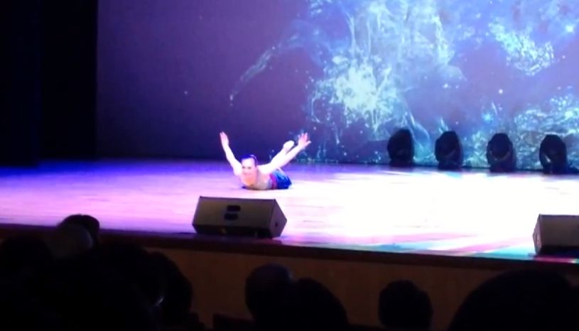 深情守護24年！蠻牛先生「堅持娶獨腳妻」不顧父母反對　如今陪她「躍上國際舞台」反轉人生