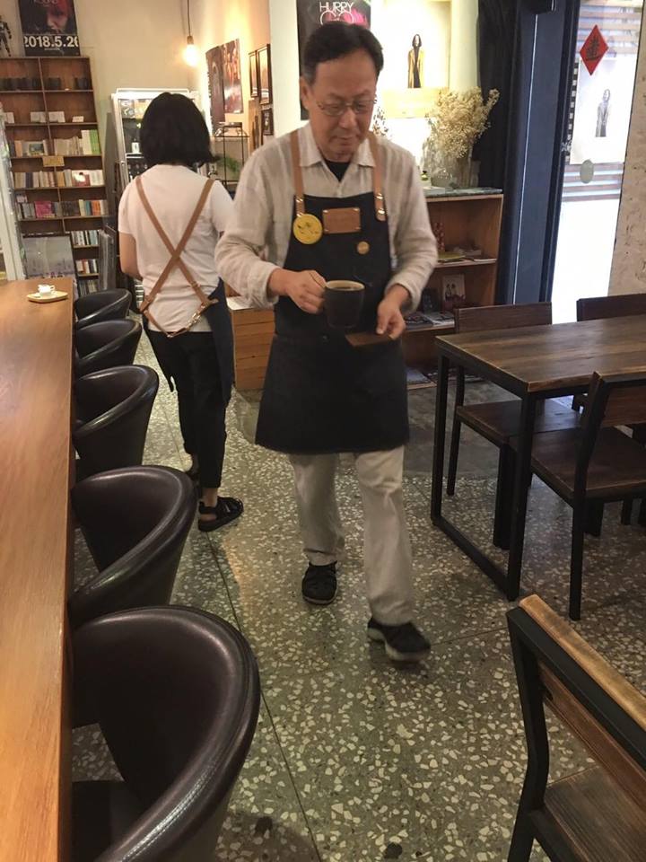 給失智者一個機會!75歲的他成「咖啡館最老店員」 慶幸能為社會貢獻:再累都要來