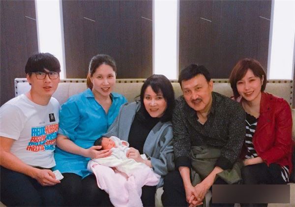 重金嫁女！余苑綺試穿蕾絲婚紗「深V開到肚臍」　余天寵女「婚禮花費天價」要她拚二胎
