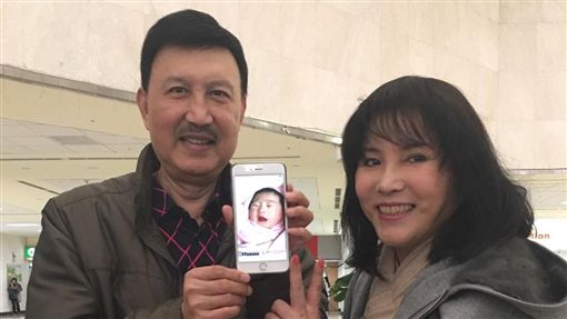 重金嫁女！余苑綺試穿蕾絲婚紗「深V開到肚臍」　余天寵女「婚禮花費天價」要她拚二胎