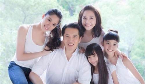 她曾「7次懷孕4次失去孩子」 只想替老公生一個男孩!如今女兒成名半年收入破億