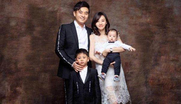 他們相差10歲卻一見鍾情！相戀15天就結婚  打破外界眼光活出「幸福一家四口」