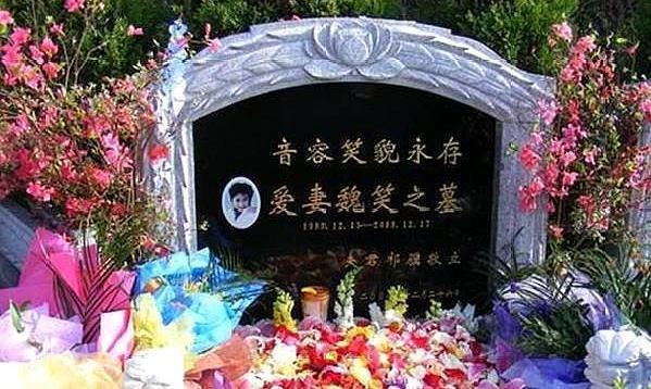 她在新婚第二天離開世界!至今10年「深情丈夫單身未娶」 父帶女兒照片遊長城:爸爸替妳來了