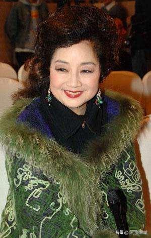 曾是一代歌王！如今「70歲無兒無女」卻人人爭著孝順  周潤發更是霸氣放話：我為妳養老