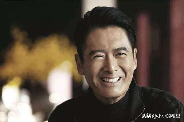 曾是一代歌王！如今「70歲無兒無女」卻人人爭著孝順  周潤發更是霸氣放話：我為妳養老