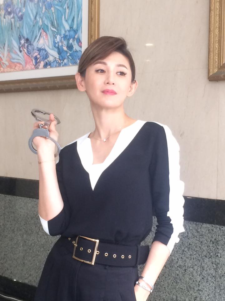 離婚16年母女相依！鄭仲茵女兒遭導師罵「像你媽一樣不要臉」  她挺身護女兒