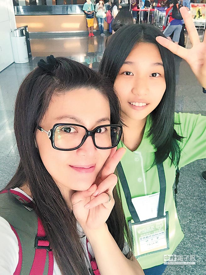 離婚16年母女相依！鄭仲茵女兒遭導師罵「像你媽一樣不要臉」  她挺身護女兒