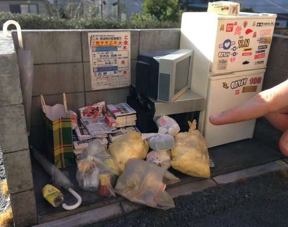一張「超普通的高中生房間」全網瘋傳  　看似平凡髒亂「但一換個角度」網友全膜拜：大師我錯了！